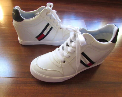 TOMMY HILFIGER ~ женщин 10 ~ нетронутый! Кроссовки на платформе DELSIA на танкетке с высоким верхом - Изображение 1 из 4