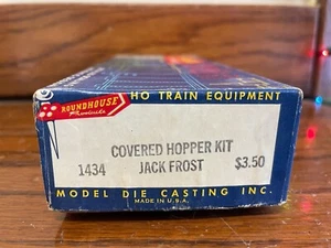 Roundhouse - HO Scale - 1434 - Jack Frost - Covered Hopper - Picture 1 of 8
