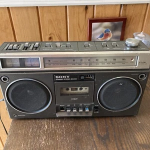 Sony CF-530 JUMANJI BOOMBOX JAPAN manopola da record mancante. Funziona, necessita di pulizia. - Foto 1 di 12
