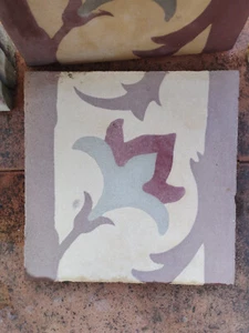 Baldosa Hidraulica Azulejo con Dibujo Flor Gris Roja mas de 70 Años 20X20x2 cm - Imagen 1 de 6