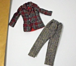 CHAQUETA A CUADROS CLONE KEN ROJA GRIS PANTALONES ROPA AJUSTADA DE COLECCIÓN MUÑECA KEN FRED ANDY 12" - Imagen 1 de 4