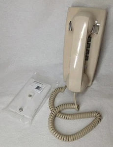 Bell System WALL PHONE - Beige Touch Tone and Extra Long Cord - NICE! - Zdjęcie 1 z 4