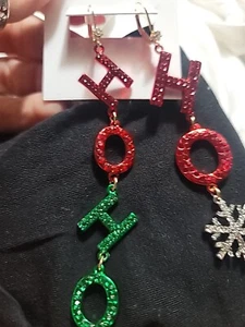Pendientes colgantes Betsey Johnson grandes Ho Ho rojo y verde metálico desajuste  - Imagen 1 de 5