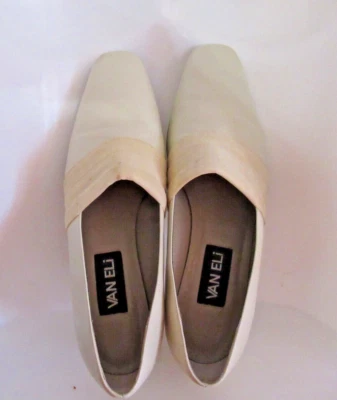 Vintage VANELi off white Leather Pumps 8 1/2 M Heeled Shoes Heels Women's - Image 1 of 3