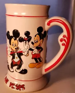 Disney "Mickey Through The Years" Sammlerstück Keramikkrug - Mickey Mouse - Bild 1 von 6