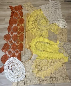 Vintage Crocheted Lot Runners Tablecloth Doilies Lot Of 13 - Bild 1 von 5