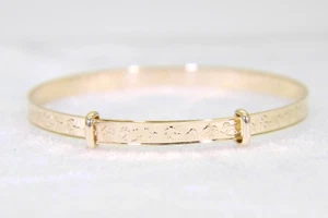 Brazalete ajustable de oro amarillo de 9 quilates y 9 k para bebé - Imagen 1 de 4