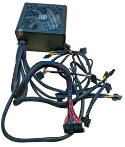 Thermaltake SPR-700AH2NK-2 SMART RGB 700W***20+4Pin Fuente de alimentación 700W***#NT4405 - Imagen 1 de 5