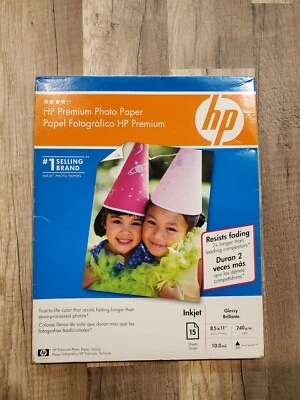 HP Premium Glossy Photo Paper 8.5 x 11 In.     15 Sheets C6039A - Image 1 of 2