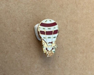 HOT AIR BALLON SANTA CLAUS CHRISTMAS BADGE - Picture 1 of 2