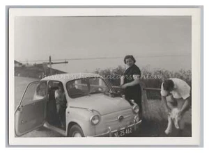 Familie auf Reise mit FIAT 600 - Auto - Altes Foto - Picture 1 of 2