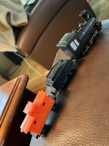 3-teiliges kleines Spielzeug-Eisenbahn-Set mit Batterie — Motor läuft nicht, noch süß - Bild 1 von 3