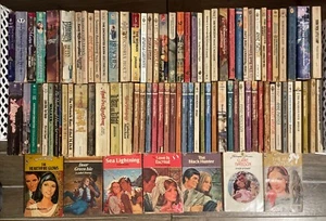 Konvolut 88 Vintage Harlekin/Silhoutte Romane & andere Taschenbücher 70er / 80er - Bild 1 von 5