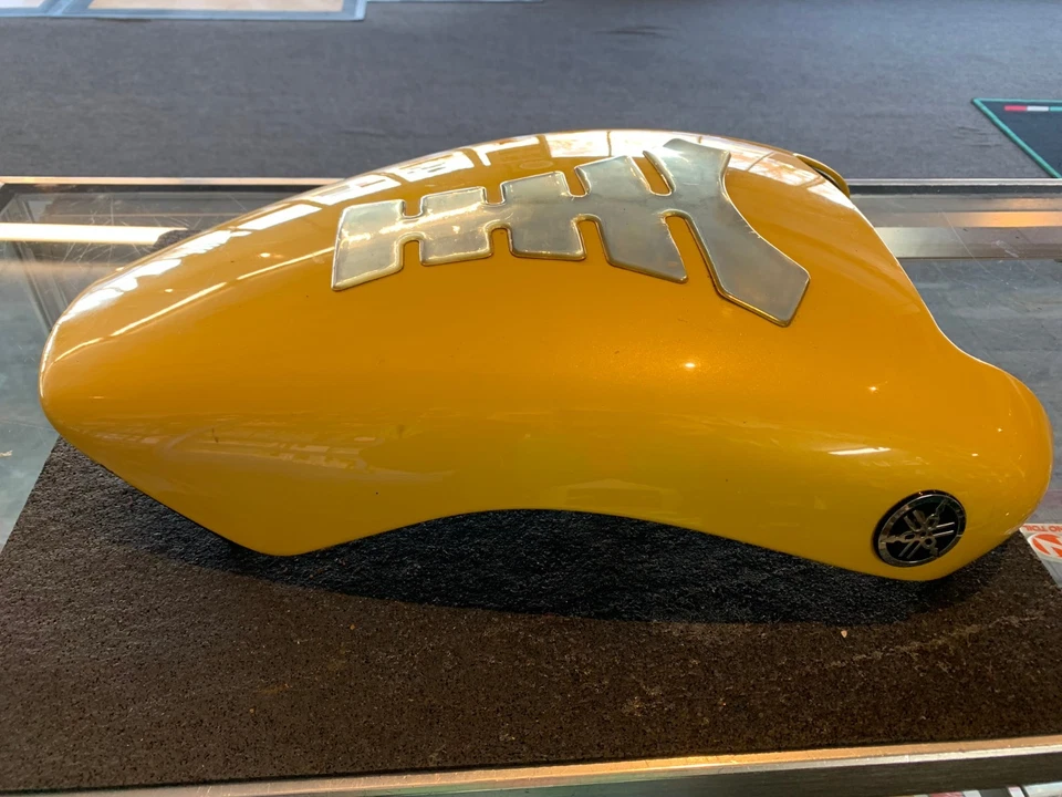 Cubierta de carcasa del tanque de gasolina Yamaha VMAX 1200 Foto 1 de 4