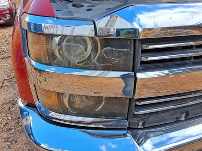 Passenger Headlight Chrome Bezel Fits 15-19 SILVERADO 2500 PICKUP 5266078 - Изображение 1 из 4