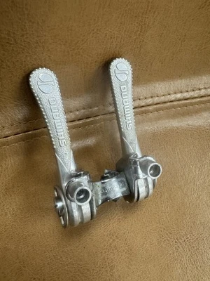 Cambios de fricción montados en vástago Shimano vintage, buen estado de funcionamiento Foto 1 de 4