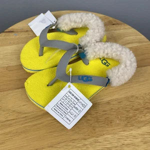 Ugg Australia Babies Yia Yia II Neon Genuine Shearling Strap Sandals Size 6/7 - Picture 1 of 7