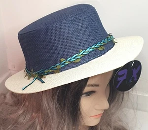 NUEVO Mujer Hombre Azul Marino Beige detalle hoja 100% Papel Fedora Boater Sombrero Talla 57 - Imagen 1 de 4