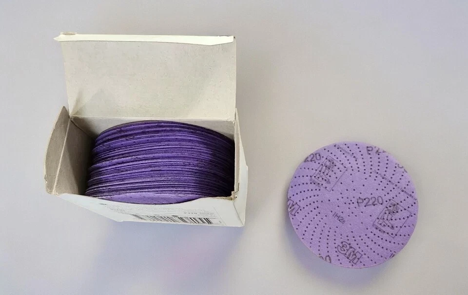 ( QTY 100 ) 3M Clean Sanding Disc For Composite Finishing P220, 5” - Image 1 of 2