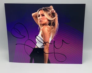 Nikki Glaser Female Comeidan Signed 8X10 Photo UG COA Tom Brady - Picture 1 of 3