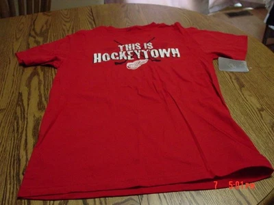 Mens Detroit Red Wings This is Hockey Town Shirt by NHL READ MEASUREMENTS!! - Image 1 of 3