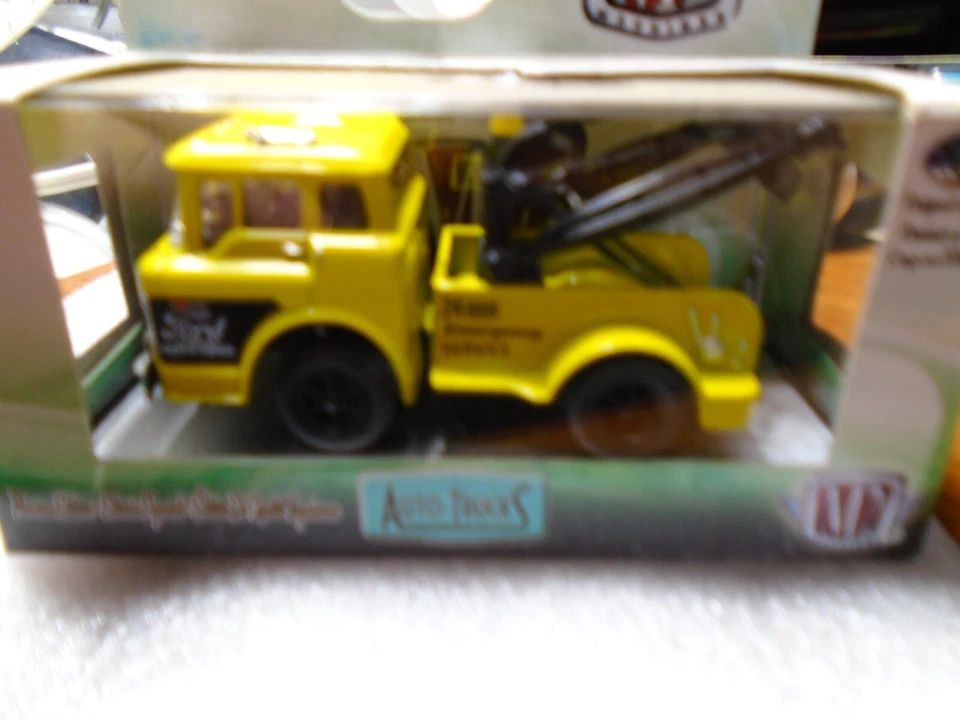 M2 Machines Auto-Trucks 1970 Ford C-600 Tow Truck - Image 1 of 1