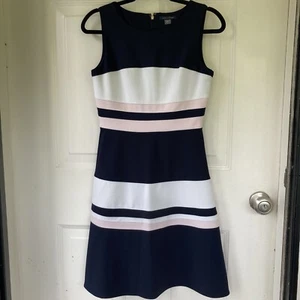 Tommy Hilfiger Navy Scuba Crepe Color Block Swing Fit & Flare Dress - Sz. 2- EUC - Picture 1 of 12