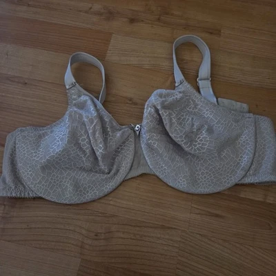 Chantelle Beige  Color Magnifique Nouveau Minimizer Bra C18910 Size 36DDD. - Image 1 of 4