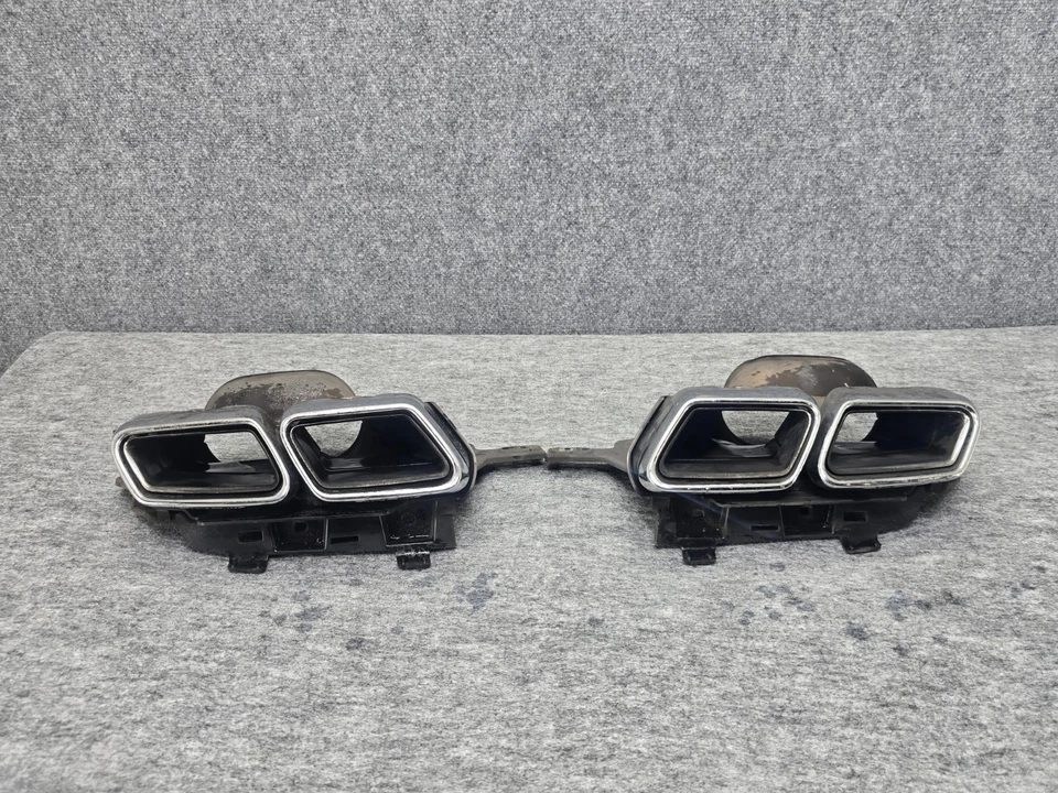 JUEGO DE PUNTA DE TUBO SILENCIADOR ESCAPE TRASERO MERCEDES W222 S560 S550 S63 OEM Foto 1 de 4