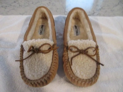 ZAPATILLA INTERIOR/EXTERIOR MINNETONKA ALLIE BERBER PLUG TRAPPER - TALLA 10 Foto 1 de 4