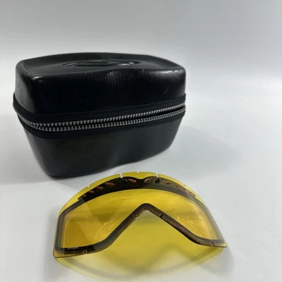 Estuche rígido con cremallera Smith Goggle negro con una sola lente amarilla Foto 1 de 4