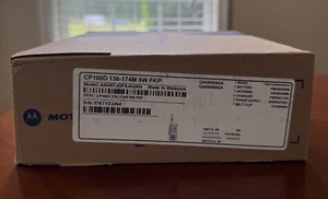 Motorola CP100D VHF analogowe i cyfrowe przenośne radio 136-174M 5W FKP, fabrycznie nowe - Zdjęcie 1 z 5