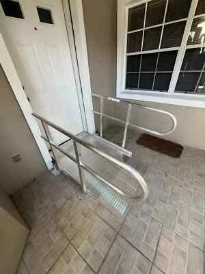 Rampa de alumínio para cadeira de rodas 8' com corrimãos e 2) pernas ajustáveis de 18"" - Imagem 1 de 2