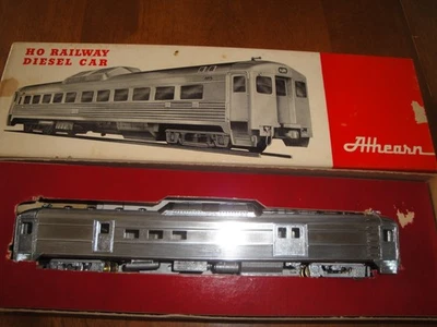Athearn HO Scale RDC 2A Diesel Locomotive powered runs unlettered - Image 1 of 4