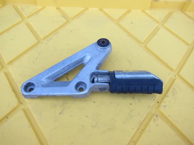1984 Honda V30 Magna VF500 VF 500 OEM APOIO PARA OS PÉS DIANTEIRO DIREITO PEG STEP - Imagem 1 de 4