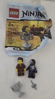 LEGO 5002144 Ninjago: Toys R Us эксклюзивный Dareth vs Nindroid 100% полный комплект - Изображение 1 из 3