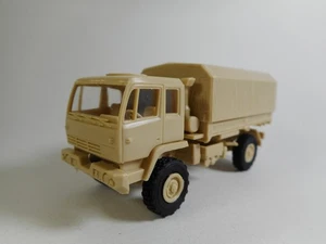 Trident 90401 M1078 2.5 Ton LMTV US Army Sand 1:87 - Picture 1 of 5