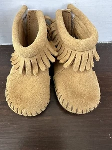 Minnetonka Moccasin Fringe Suede Soft Flexible Baby Bootie Shoe Toddler Size 2 - Picture 1 of 8