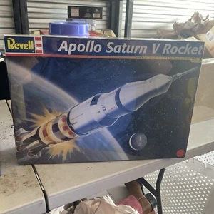 Monogram Apollo Saturn V Rocket - 1/144 Scale - Vintage 1993 Kit - Picture 1 of 4