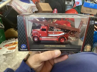 1938 DENNIS LIGHT FOUR FIRE ENGINE RED 1/43 DIECAST MODEL ROAD SIGNATURE 43011 - Image 1 of 2