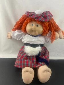 Muñeca Cabbage Patch Kid 1982 de colección coletas rojas ojos verdes un diente Escocia - Imagen 1 de 12