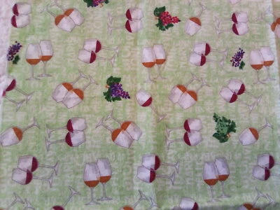 Tela Kylie Kreations From the Vine chatarra algodón verde con copas de vino 13x17" Foto 1 de 4