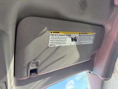 Parasol derecho usado se adapta a: Buick Encore 2016 con iluminación grado A derecho Foto 1 de 4