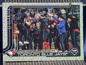 Tarjeta del equipo Toronto Blue Jays Topps Series One 2025 SandGlitter - Imagen 1 de 2