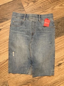 Neu mit Etikett Spanx Denim Bleistiftrock mit ausgefranstem Saum und Distressed-Detail Größe S/P - Bild 1 von 7