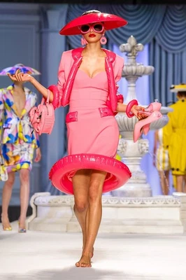 ¡PASARELA! SS23 MOSCHINO Couture Jeremy Scott Rojo Fucsia PVC Gran Tamaño OSFA Sombrero Foto 1 de 4