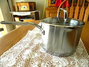 Kitchen Aid Edelstahl verkleidete Basis 3 Quart. Kochtopf mit Glasdeckel & 2 Ausgießer - Bild 1 von 10