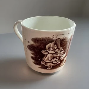 Antigua taza infantil Staffordshire, patrón de dos niñas pequeñas, años 1880 - Imagen 1 de 8