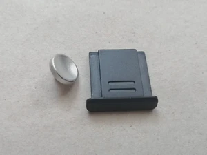 Kamera-Auslöserknopf für Standartgewind silber, Blitz-Schuh-Abdeckung - Bild 1 von 2