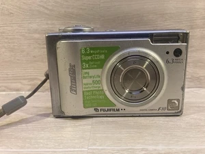 Fuji Fujifilm FinePix F Series F10 6,3 megapixel fotocamera digitale GIAPPONE completa leggere - Foto 1 di 6